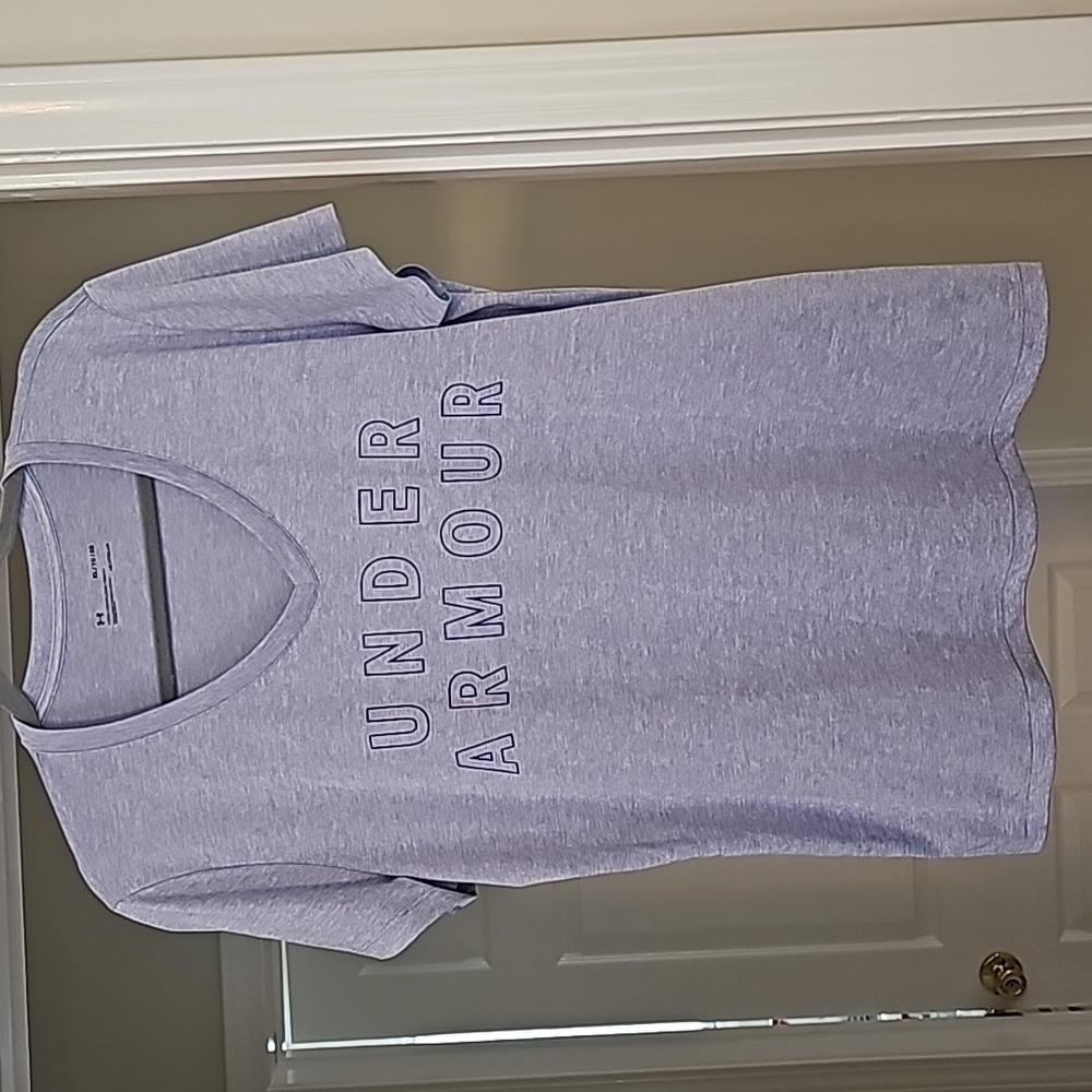 Under Armour HeatGear size XL light blue. Short sleeve activewear t-shirt